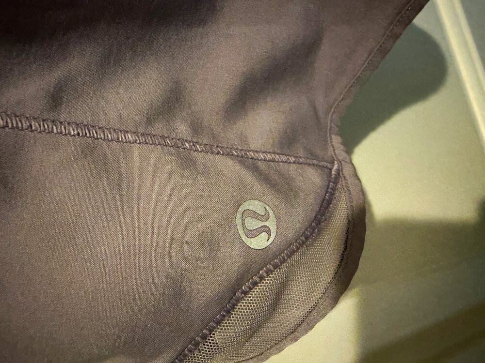 Lululemon Women’s 6 Tall Purple Solid Woven Polyester Running Shorts Pockets